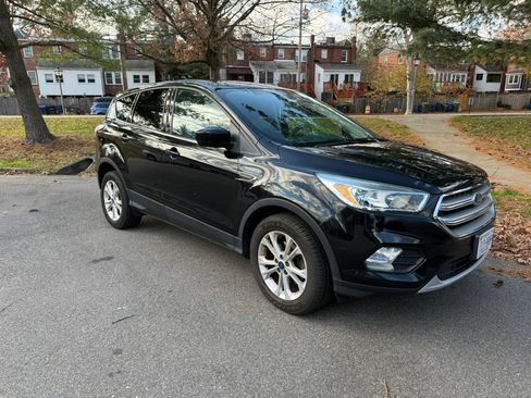 Used 2017 Ford Escape SE image 6