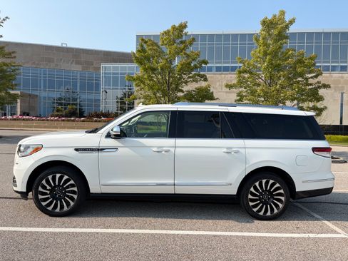 Used 2022 Lincoln Navigator L Black Label AWD/4WD image 9