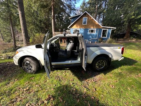 Used 2017 Nissan Frontier PRO-4X w/ Pro-4x Graphics Package image 13