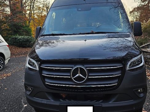 Used 2022 Mercedes-Benz Sprinter 2500 image 4