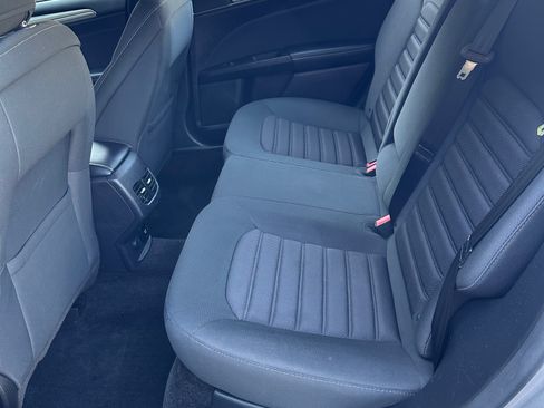 Used 2018 Ford Fusion SE FWD image 26