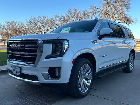 Used 2022 GMC Yukon XL SLT w/ SLT Luxury Package image 2