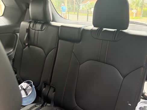 Used 2025 Honda Pilot TrailSport image 15