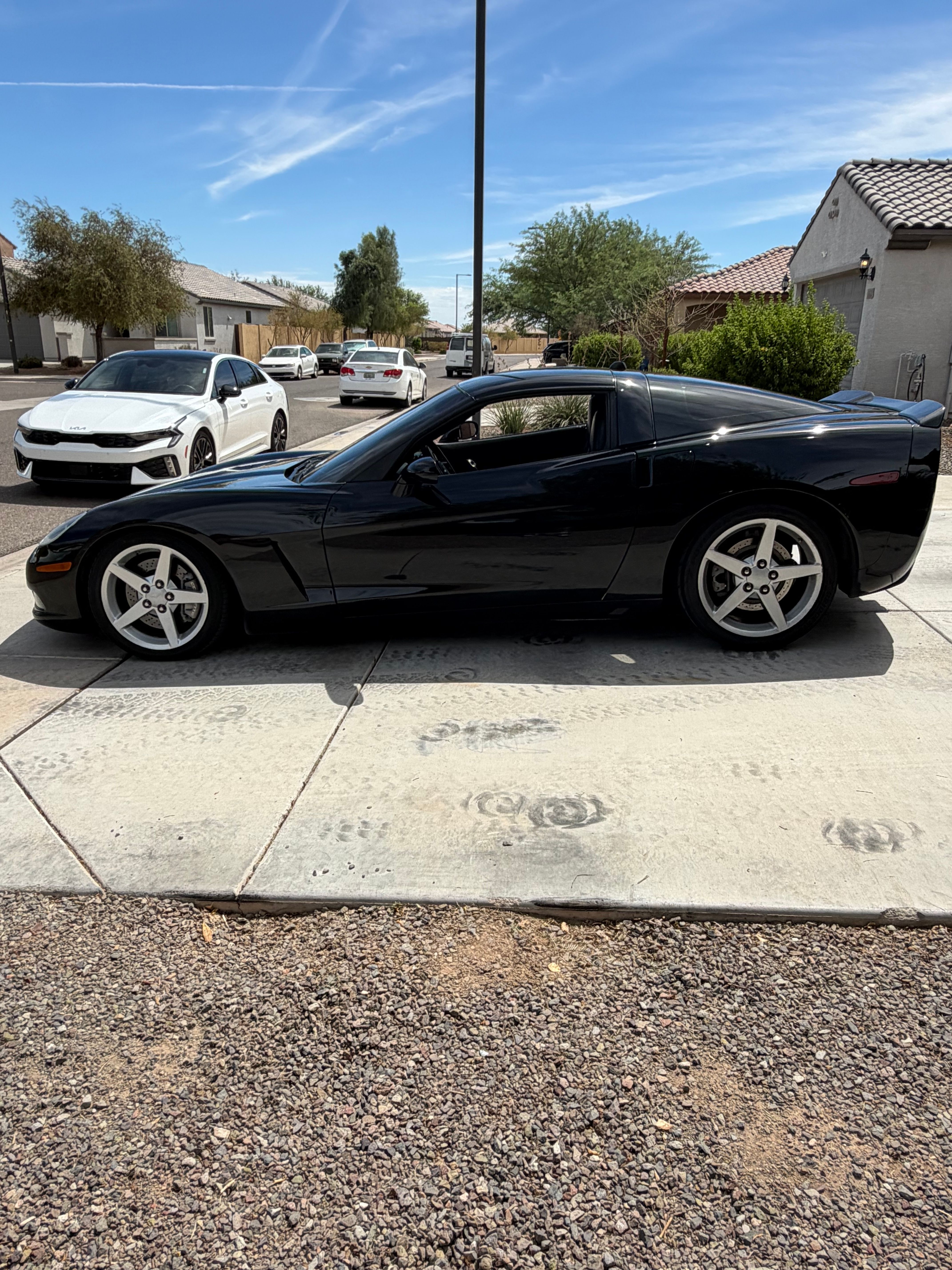 Used 2005 Chevrolet Corvette Coupe w/ Preferred Equipment Group RWD image 1