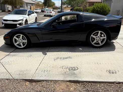 Used 2005 Chevrolet Corvette Coupe w/ Preferred Equipment Group RWD image 1