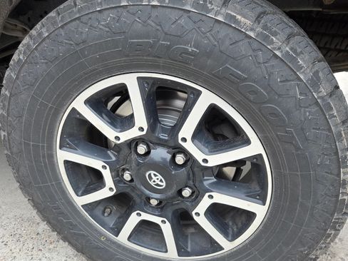 Used 2017 Toyota Tundra SR5 w/ TRD Off Road Package image 5