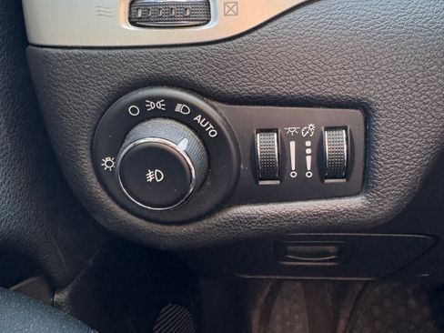 Used 2016 Jeep Cherokee Trailhawk w/ Leather Interior Group AWD/4WD image 15