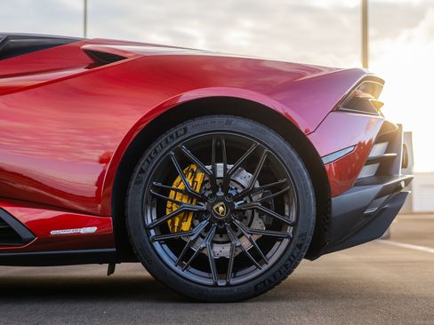 Used 2022 Lamborghini Huracan EVO image 11