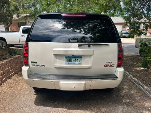 Used 2011 GMC Yukon Denali AWD/4WD image 8