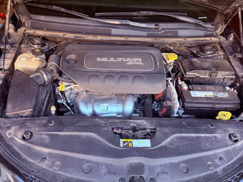 Used 2015 Chrysler 200 S w/ Comfort Group FWD image 12