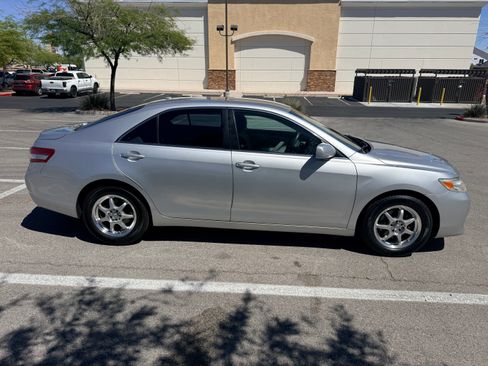 Used 2010 Toyota Camry image 6