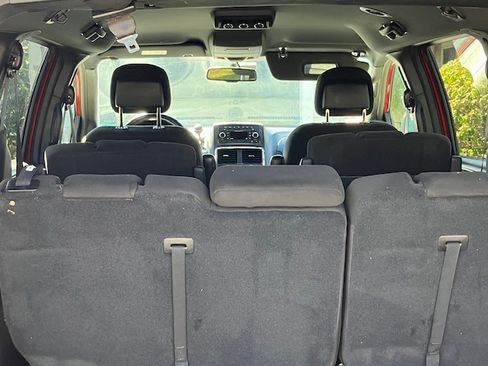 Used 2015 Dodge Grand Caravan SE image 13