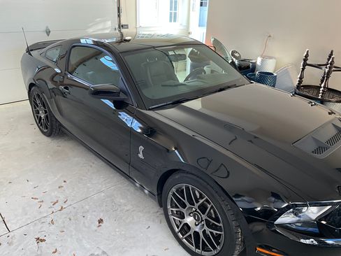 Used 2011 Ford Mustang Shelby GT500 w/ SVT Performance Pkg image 5