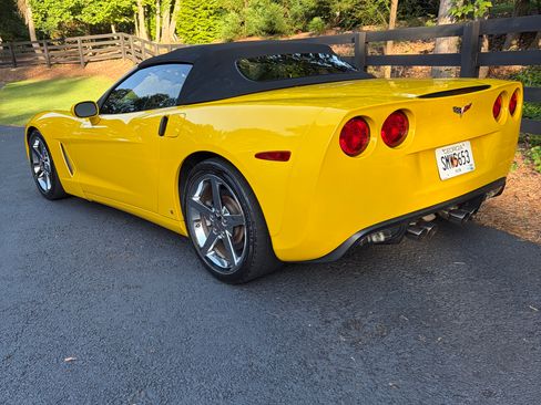 Used 2007 Chevrolet Corvette Convertible w/ Preferred Equipment Group RWD image 4