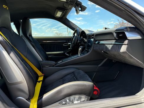 Used 2018 Porsche 911 GT3 image 24