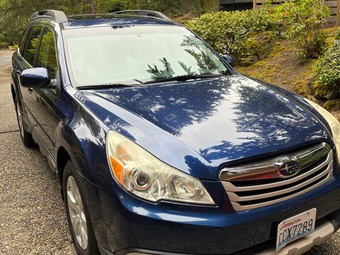 Used 2011 Subaru Outback 2.5i Limited w/ PWR Moonroof Pkg AWD/4WD image 11