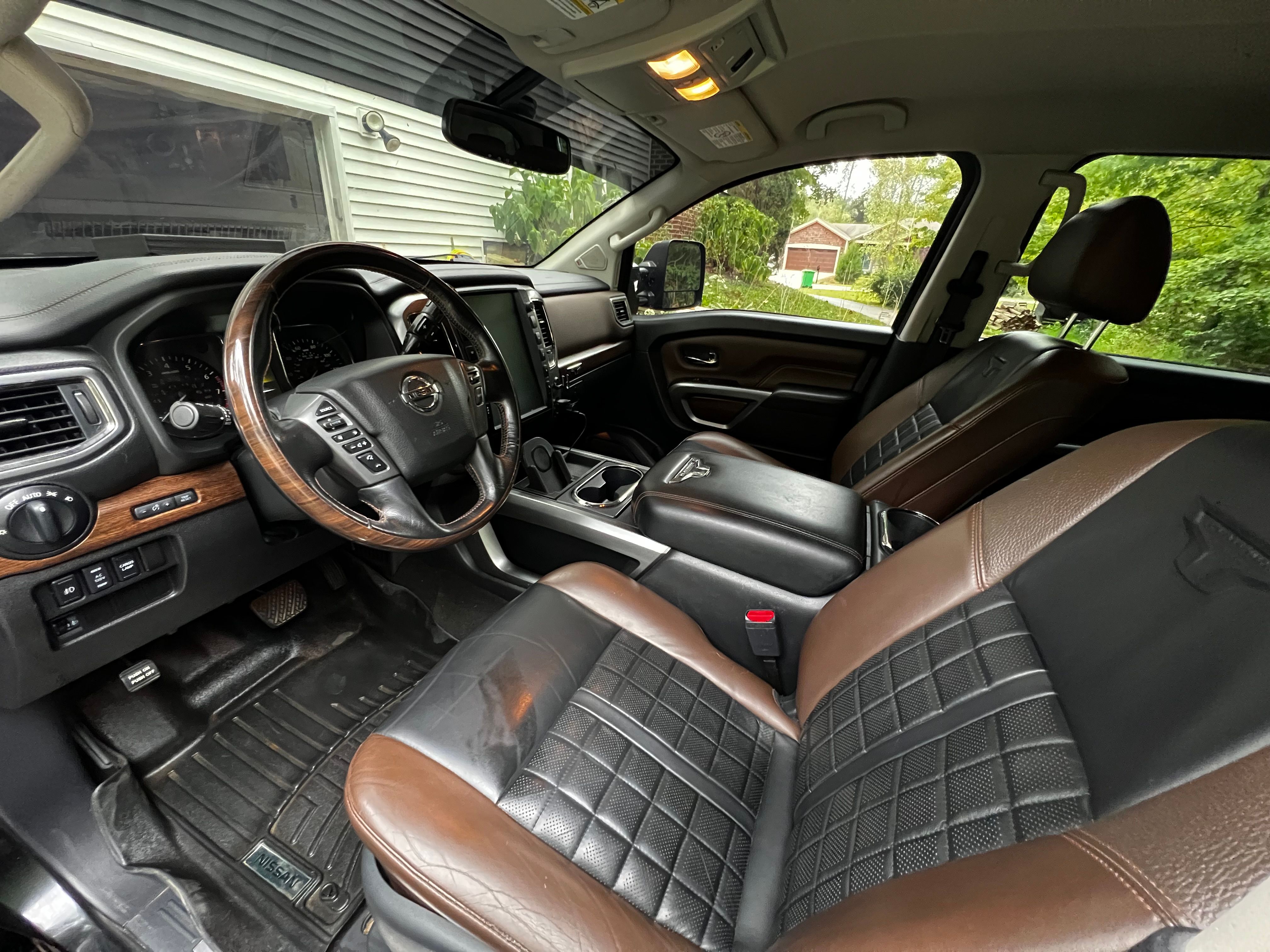 Used 2018 Nissan Titan Platinum Reserve AWD/4WD image 4