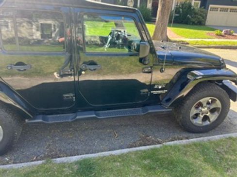 Used 2016 Jeep Wrangler Unlimited Sahara w/ Dual Top Group AWD/4WD image 4