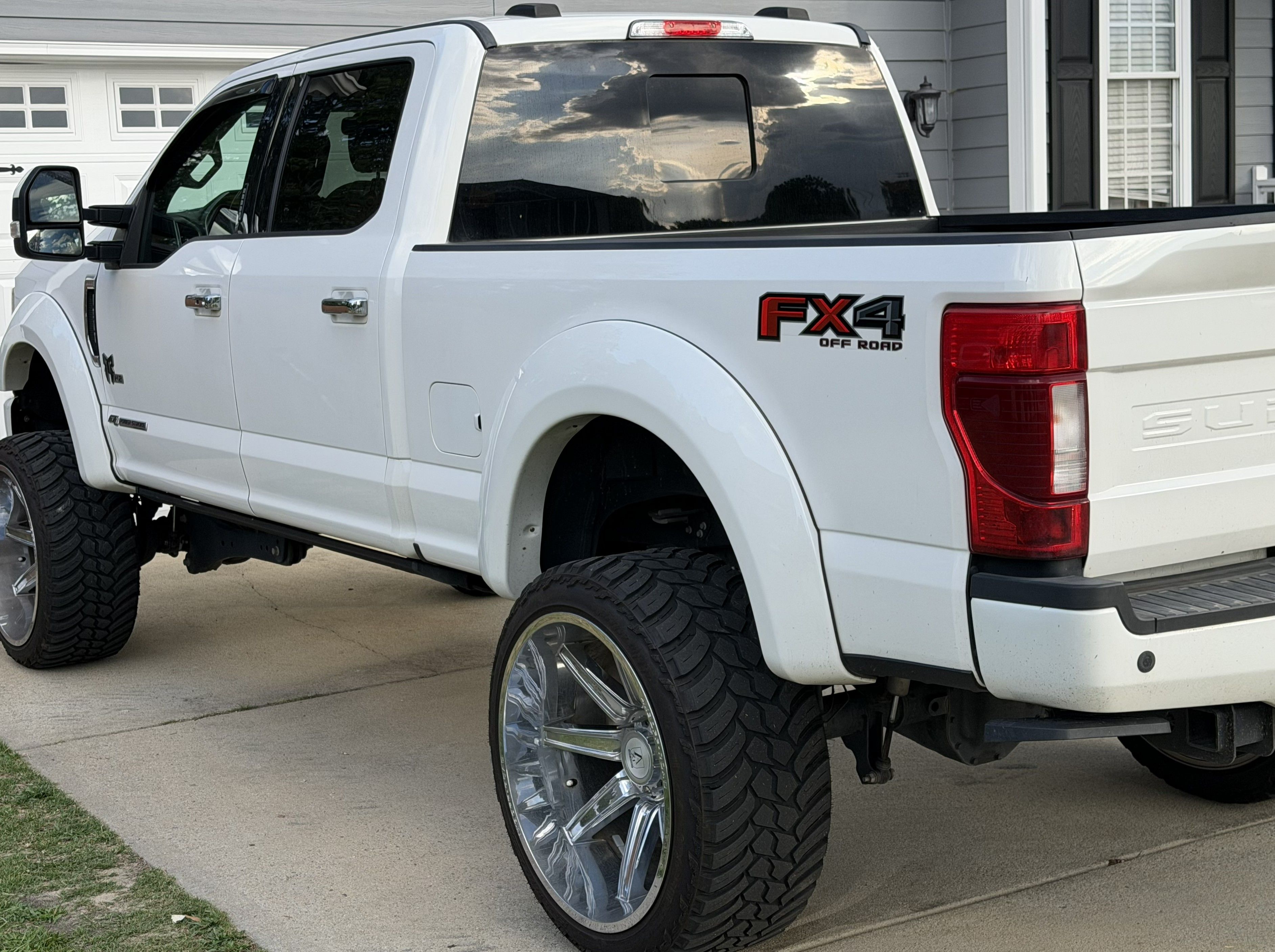 Used 2021 Ford F250 Lariat w/ Lariat Ultimate Package AWD/4WD image 19