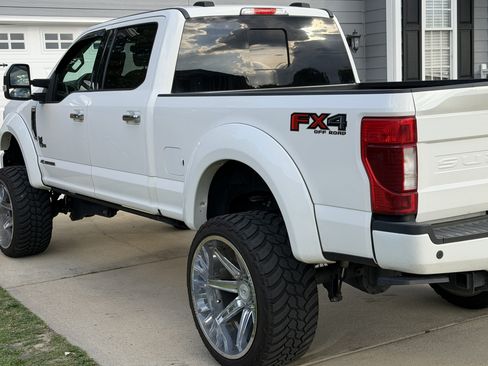 Used 2021 Ford F250 Lariat w/ Lariat Ultimate Package AWD/4WD image 20