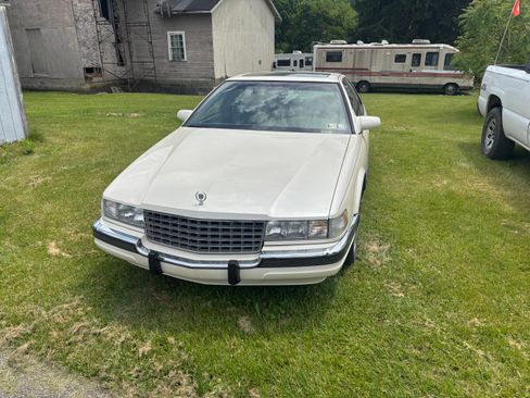Used 1993 Cadillac Seville FWD image 1