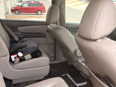 Used 2014 Honda Odyssey EX-L image 2