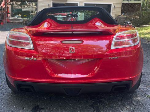 Used 2007 Saturn Sky Red Line RWD image 2
