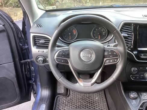 Used 2021 Jeep Cherokee Limited image 12