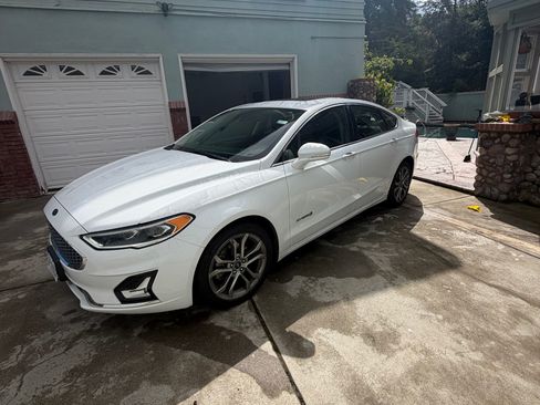 Used 2019 Ford Fusion Titanium image 9