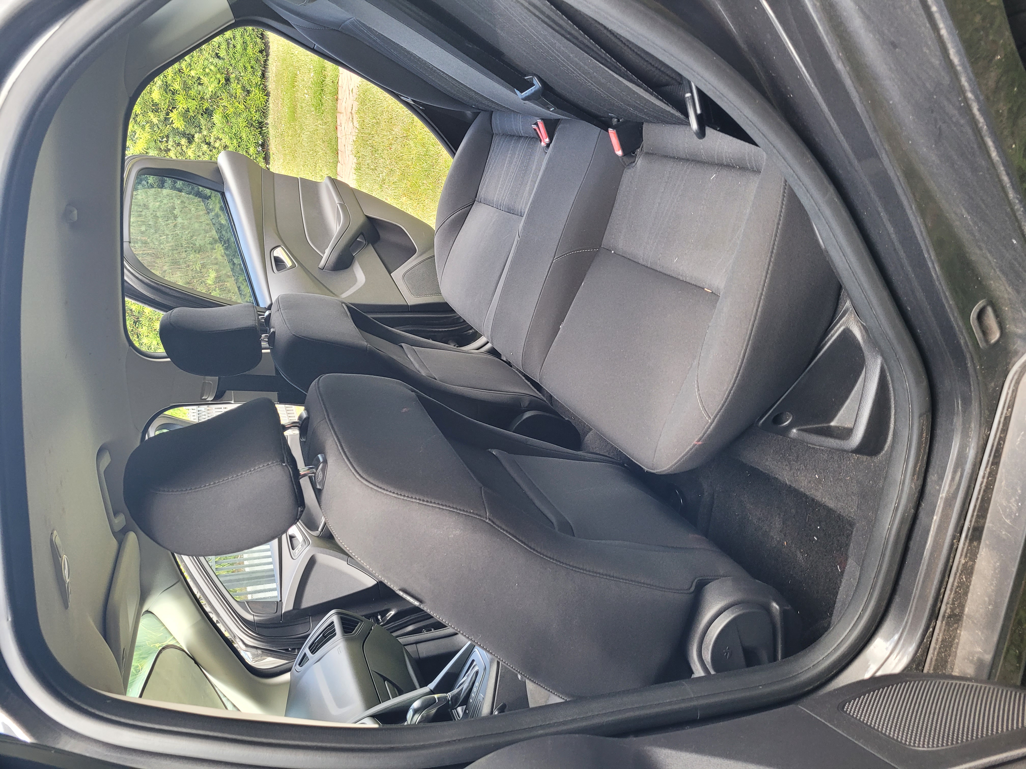 Used 2015 Ford Focus SE w/ SE Sport Package FWD image 8
