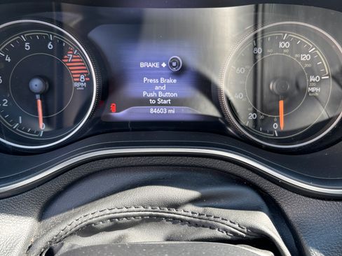 Used 2020 Jeep Cherokee Limited image 2