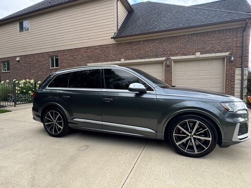 Used 2022 Audi SQ7 Premium Plus w/ SQ7 Executive Package AWD/4WD image 16