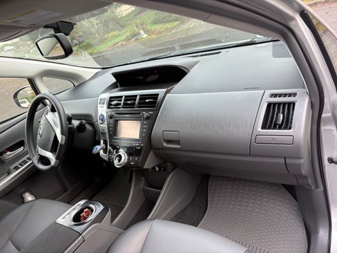 Used 2012 Toyota Prius V Five image 13