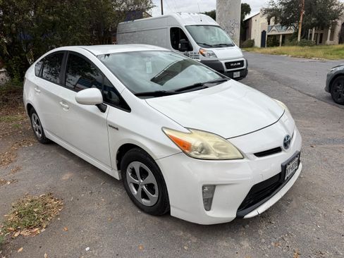 Used 2014 Toyota Prius Four image 2