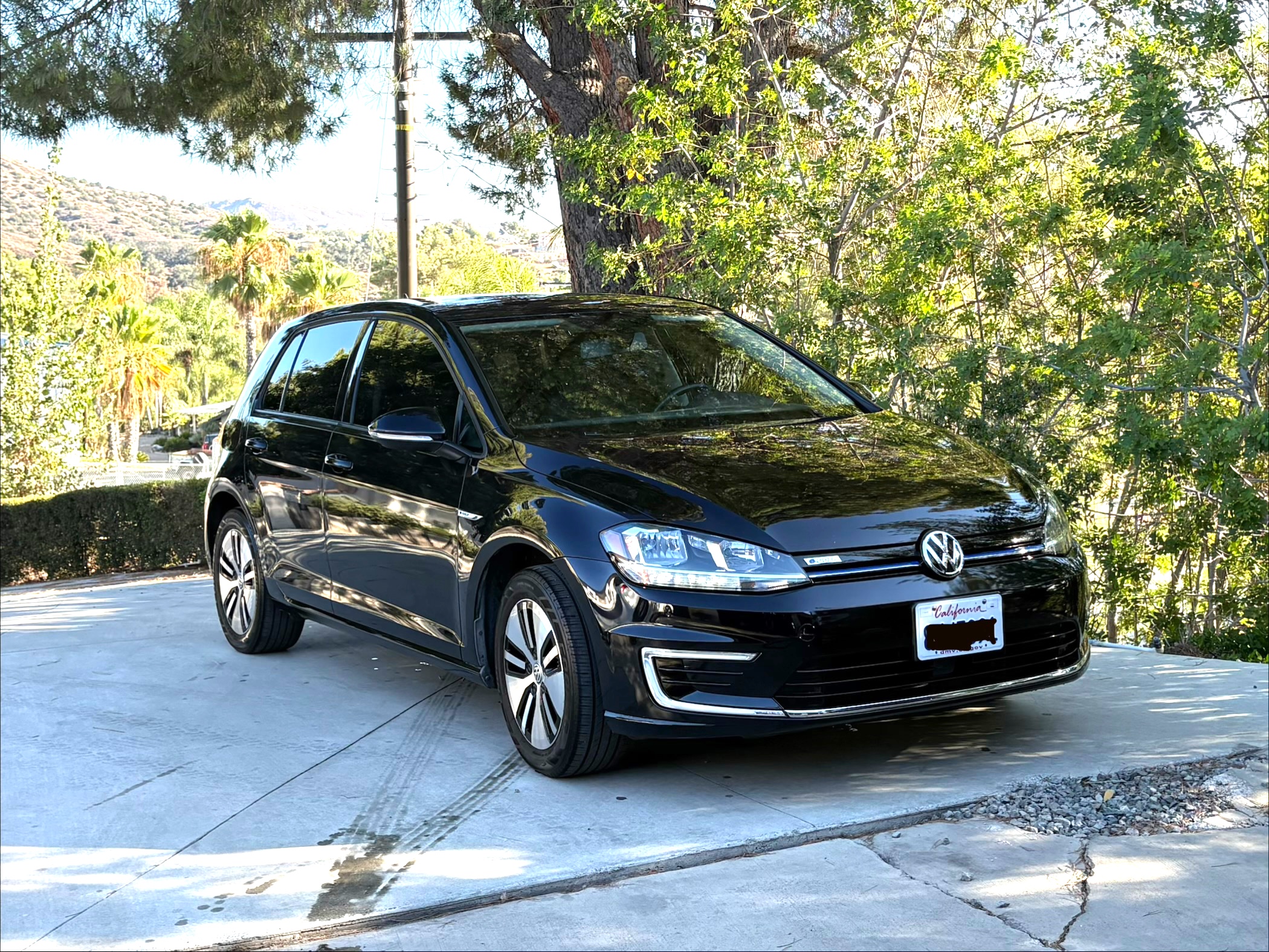 Used 2019 Volkswagen e-Golf SE w/ Driver Assistance Package FWD image 1