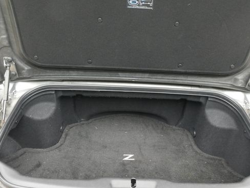 Used 2005 Nissan 350Z Touring RWD image 19