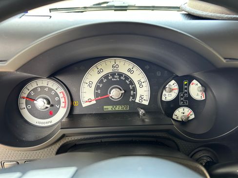 Used 2012 Toyota FJ Cruiser 4WD w/ Convenience Pkg image 12