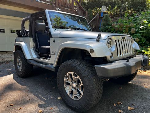 Used 2007 Jeep Wrangler Sahara AWD/4WD image 4