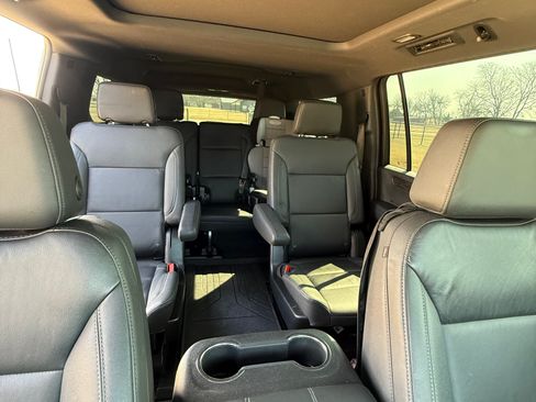 Used 2025 Chevrolet Suburban Z71 w/ Comfort Package image 13