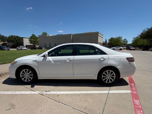 Used 2010 Toyota Camry Hybrid FWD image 1