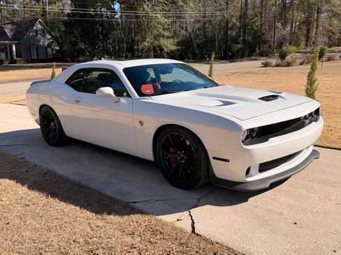 Used 2016 Dodge Challenger SRT Hellcat image 2