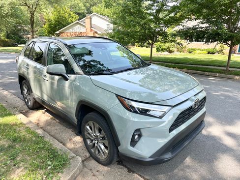 Used 2022 Toyota RAV4 XLE Premium AWD/4WD image 2