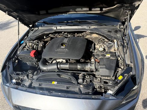 Used 2017 Jaguar XE Premium image 16