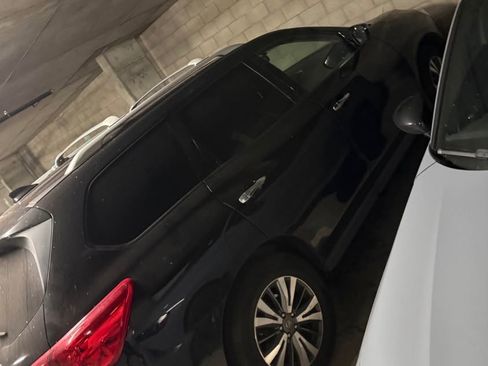 Used 2020 Nissan Pathfinder SL image 2