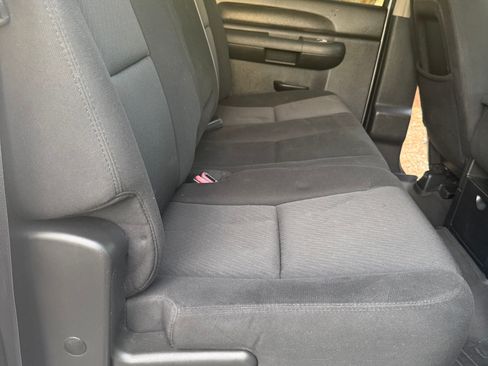 Used 2011 GMC Sierra 2500 SLE w/ SLE Preferred Package AWD/4WD image 8
