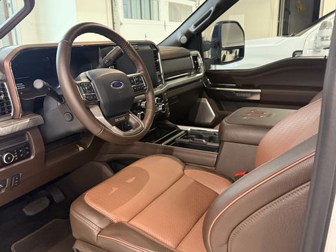 Used 2025 Ford F450 King Ranch w/ FX4 Off-Road Package image 13