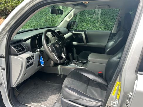Used 2010 Toyota 4Runner SR5 RWD image 9