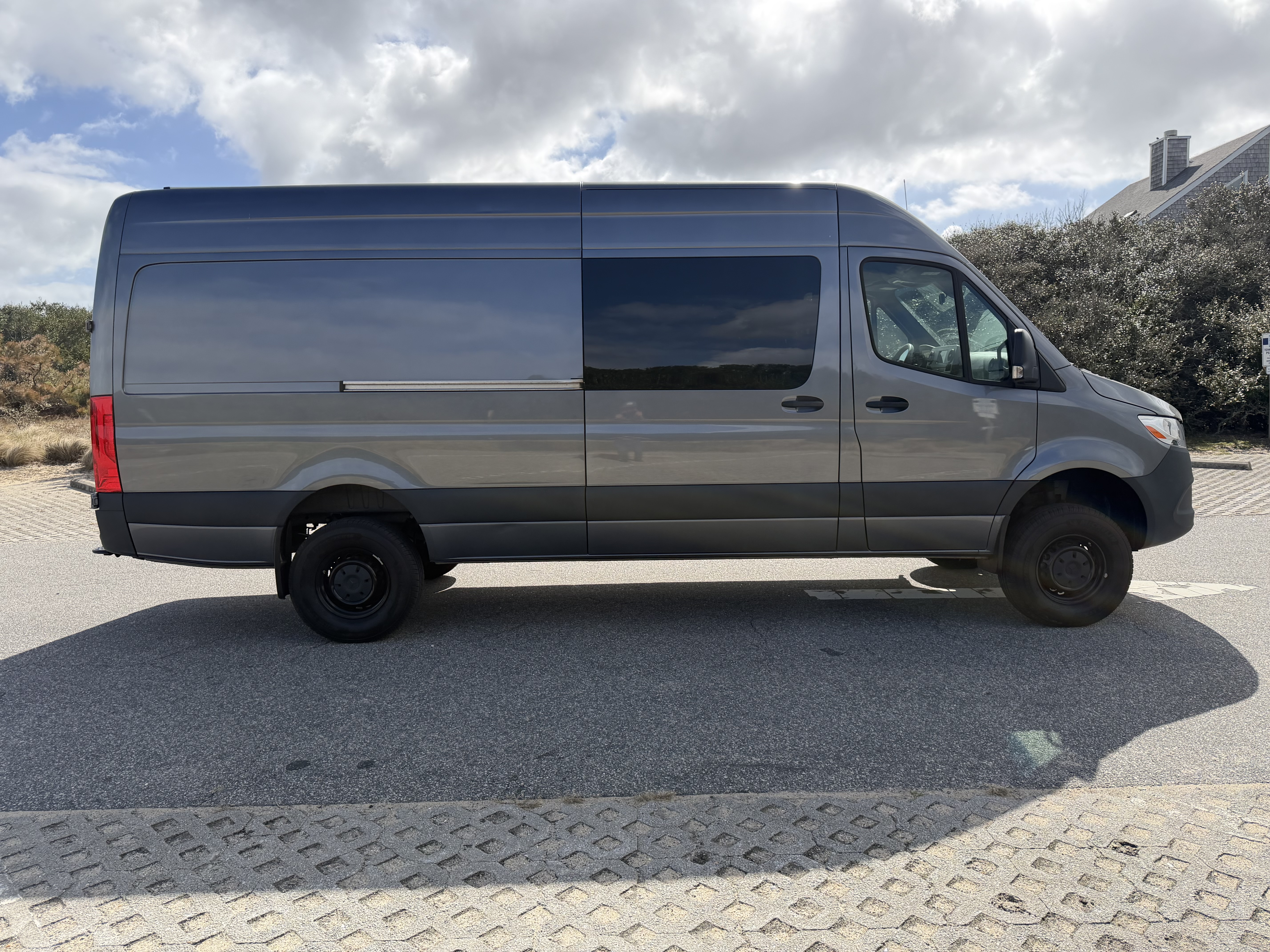 Used 2024 Mercedes-Benz Sprinter 2500 image 2