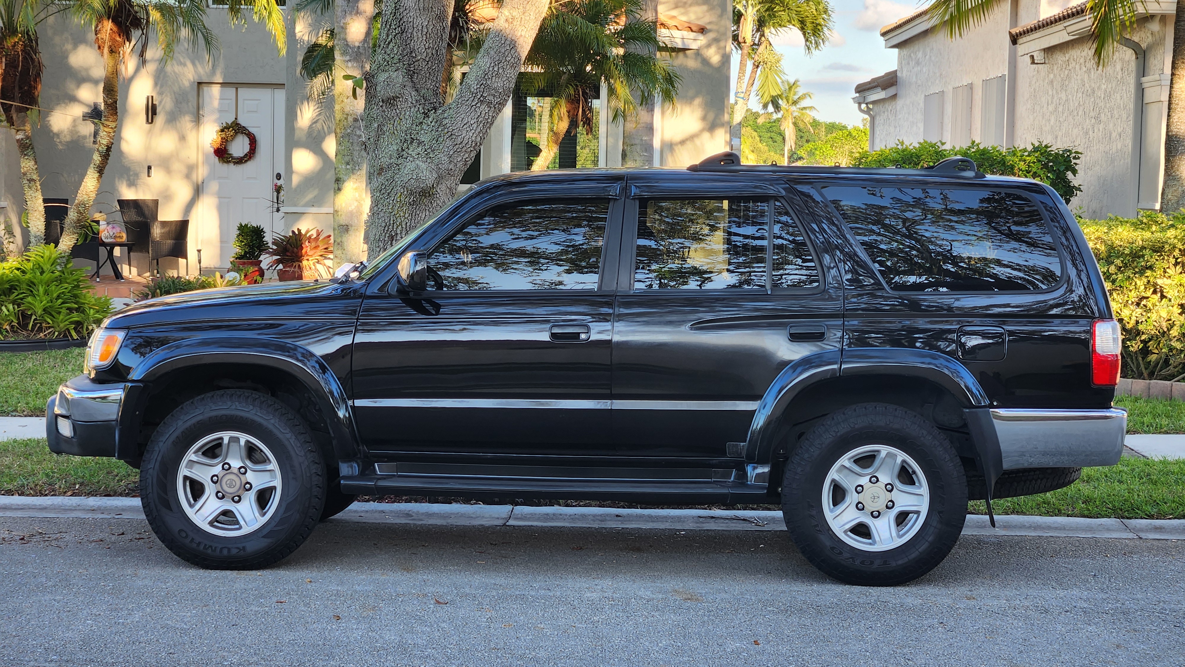 Used 2002 Toyota 4Runner SR5 w/ Leather Trim Pkg AWD/4WD image 4