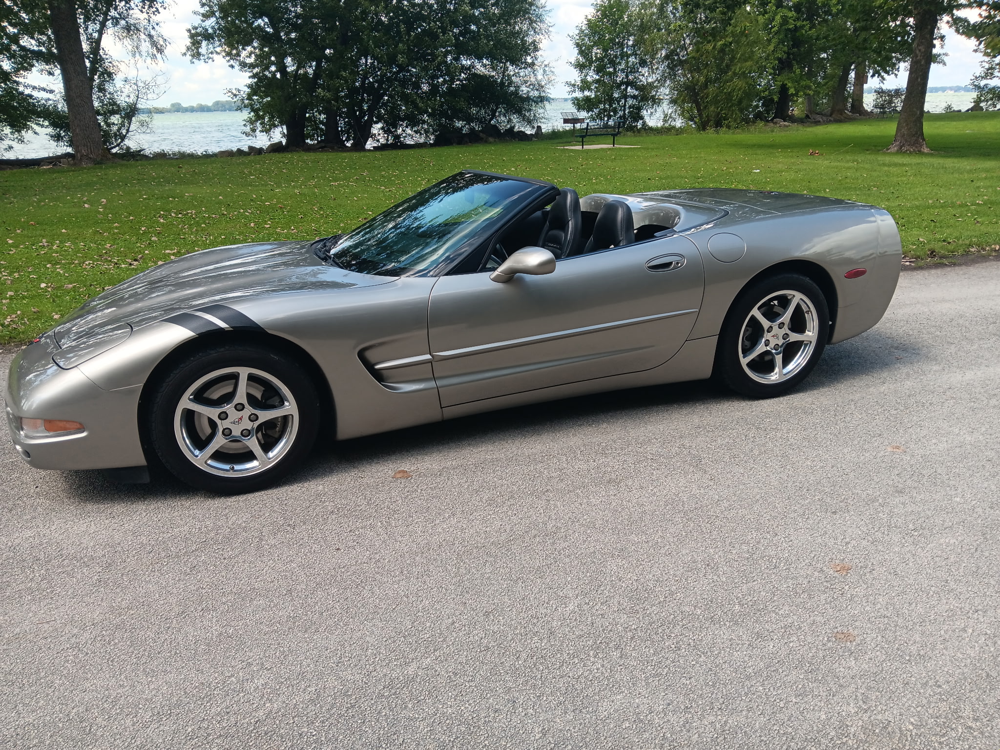 Used 2000 Chevrolet Corvette Convertible w/ Memory Pkg RWD image 1